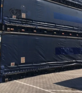 45′ Hcpw With A Tarpaulin Wall